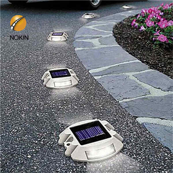 Solar Road Markers in Weining Highway